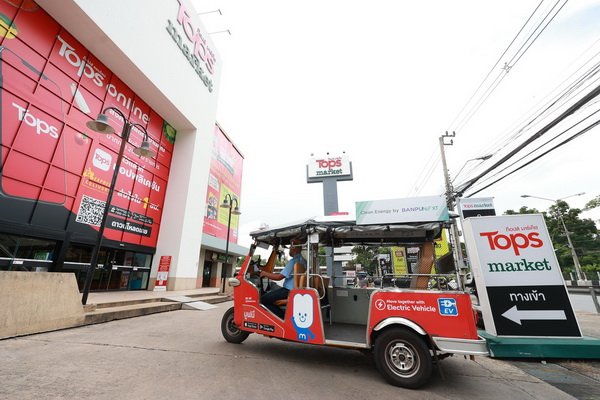 Central Retail Send Top Market and MuvMi Electric Tricycle Service at Top Market Kaset Branch