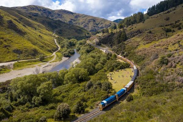 Prepare to Pack Your Bags New Zealand Inviting Thai Couples to Travel in the Romantic Winter Season